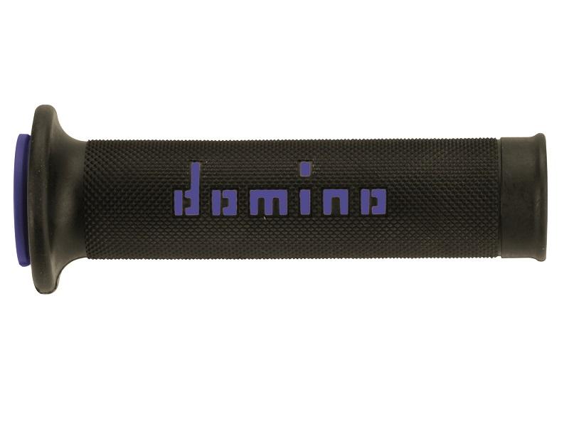 Musta kumi mopo-ohjaustanko, sinisellä Domino-logolla ja sininen päätyosa, uritettu pinta pitoa varten.